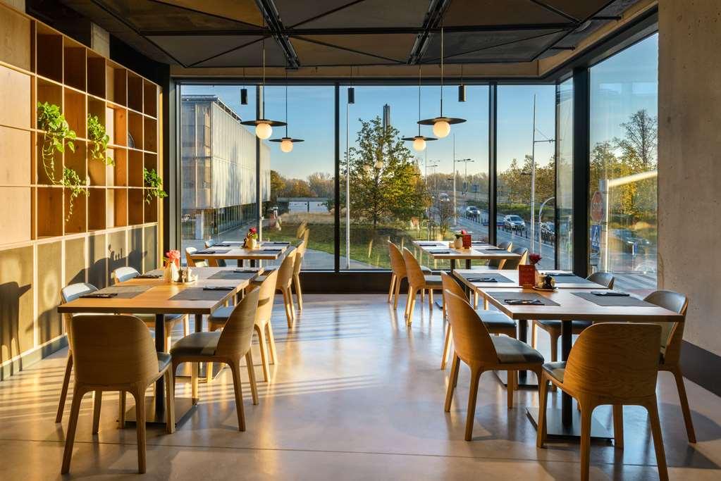 Barcelo Warsaw Powisle Hotel Restaurant photo